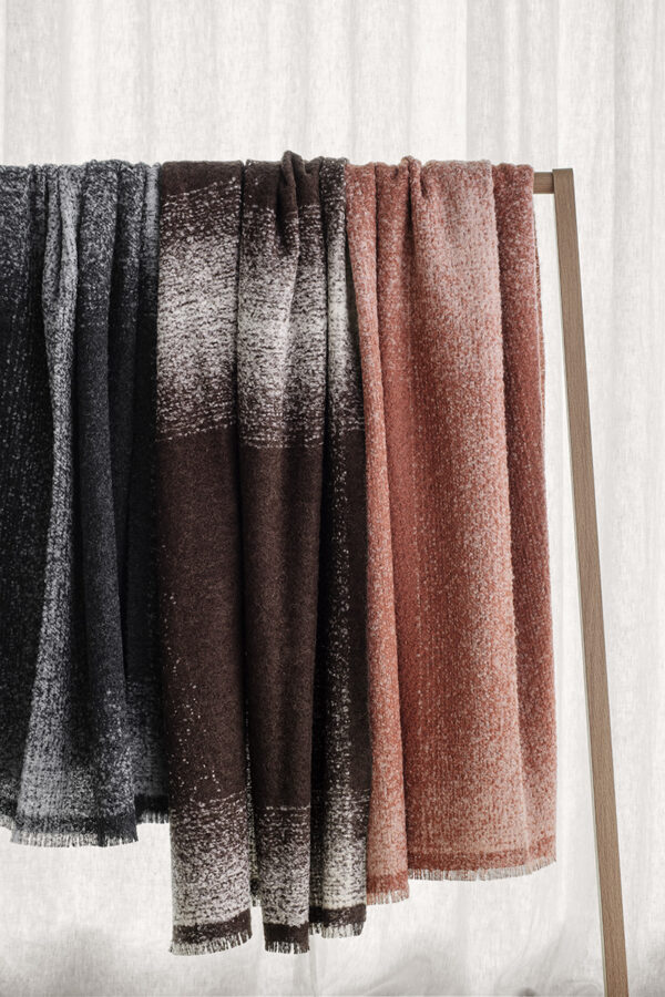 5701311961107 - 60005 - Vulcanic throw - Chocolate white 3 5701311961107 - 60005 - Vulcanic throw - Chocolate white 3