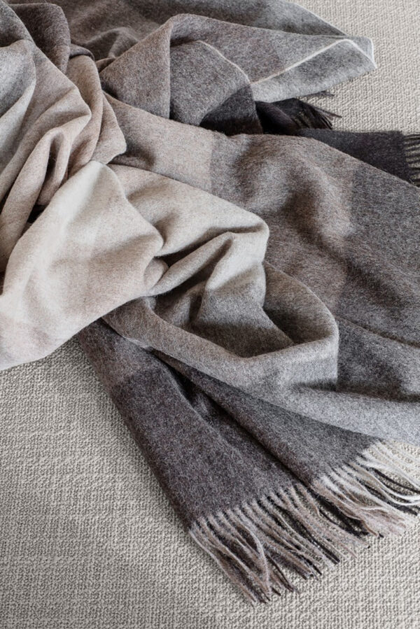 5701311971083 - 70004 - Inca Stones throw - Brown 3 Inca Stones throw - Brown 3