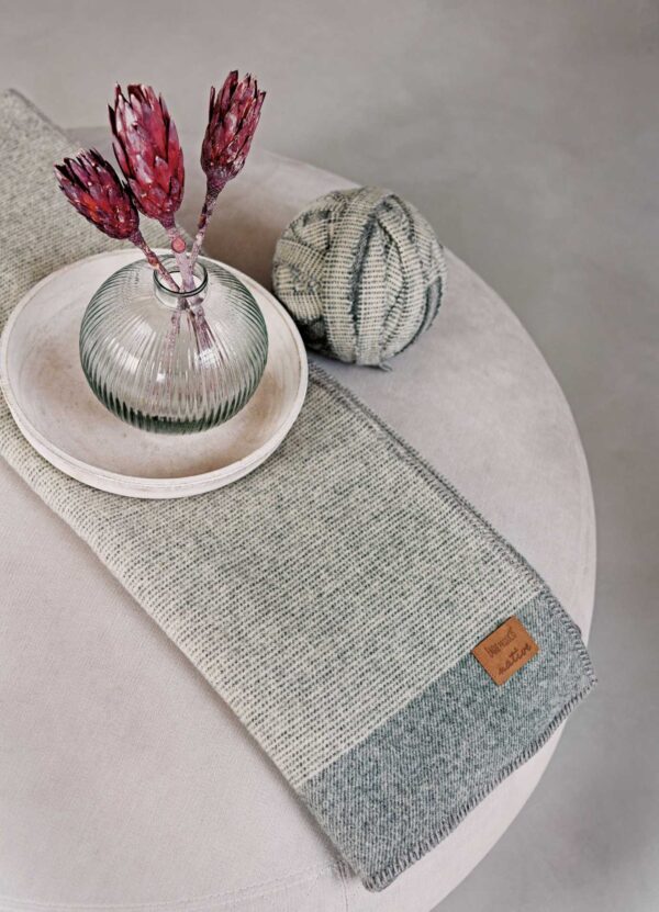 12890_mood_1 Eagle Decke CURT - native