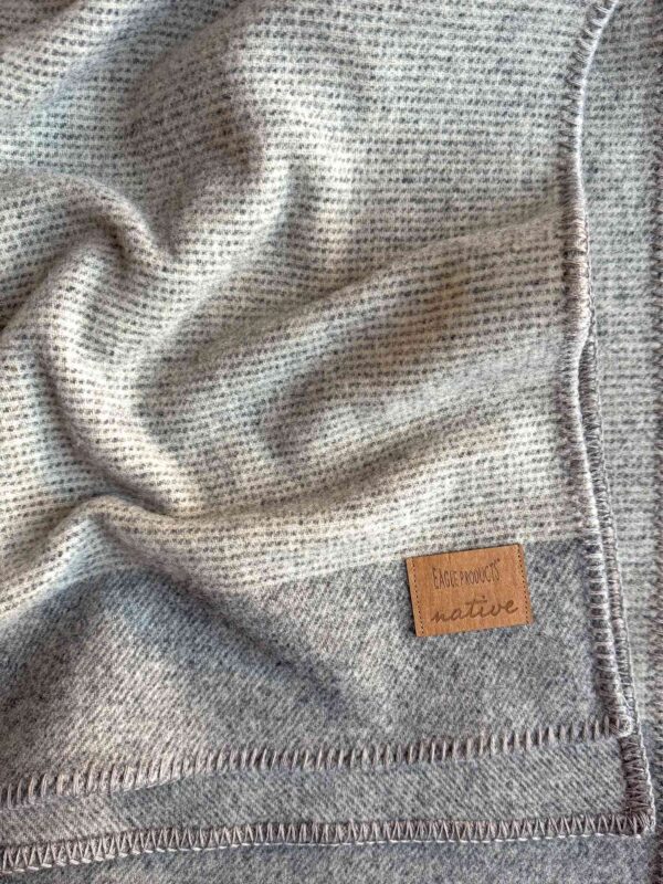 12890_mood_3 Eagle Decke CURT - native