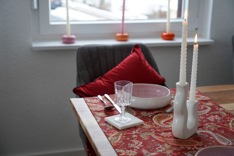 Valentinstag zuhause: Liebevolle Date-Ideen für einen besonderen Abend